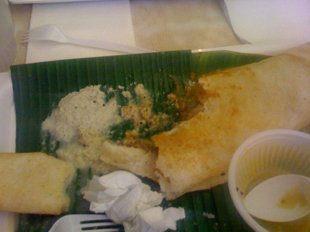 Idli (not shown cos I ate it), sambhar (gone too), half-eaten dosa...